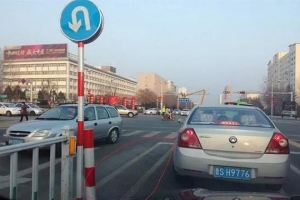 車主請注意！路口不要這樣轉(zhuǎn)彎，一旦被發(fā)現(xiàn)，扣8分罰500元