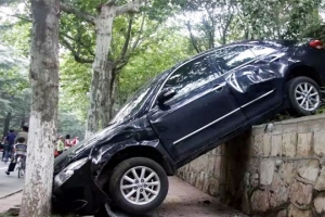 汽車剎車失靈前的4個征兆，記住了關(guān)鍵時候能保命！
